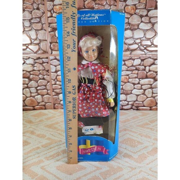 Dolls of All Nations Collection Sweden Doll Limited Edition 1996 - Picture 2 of 2
